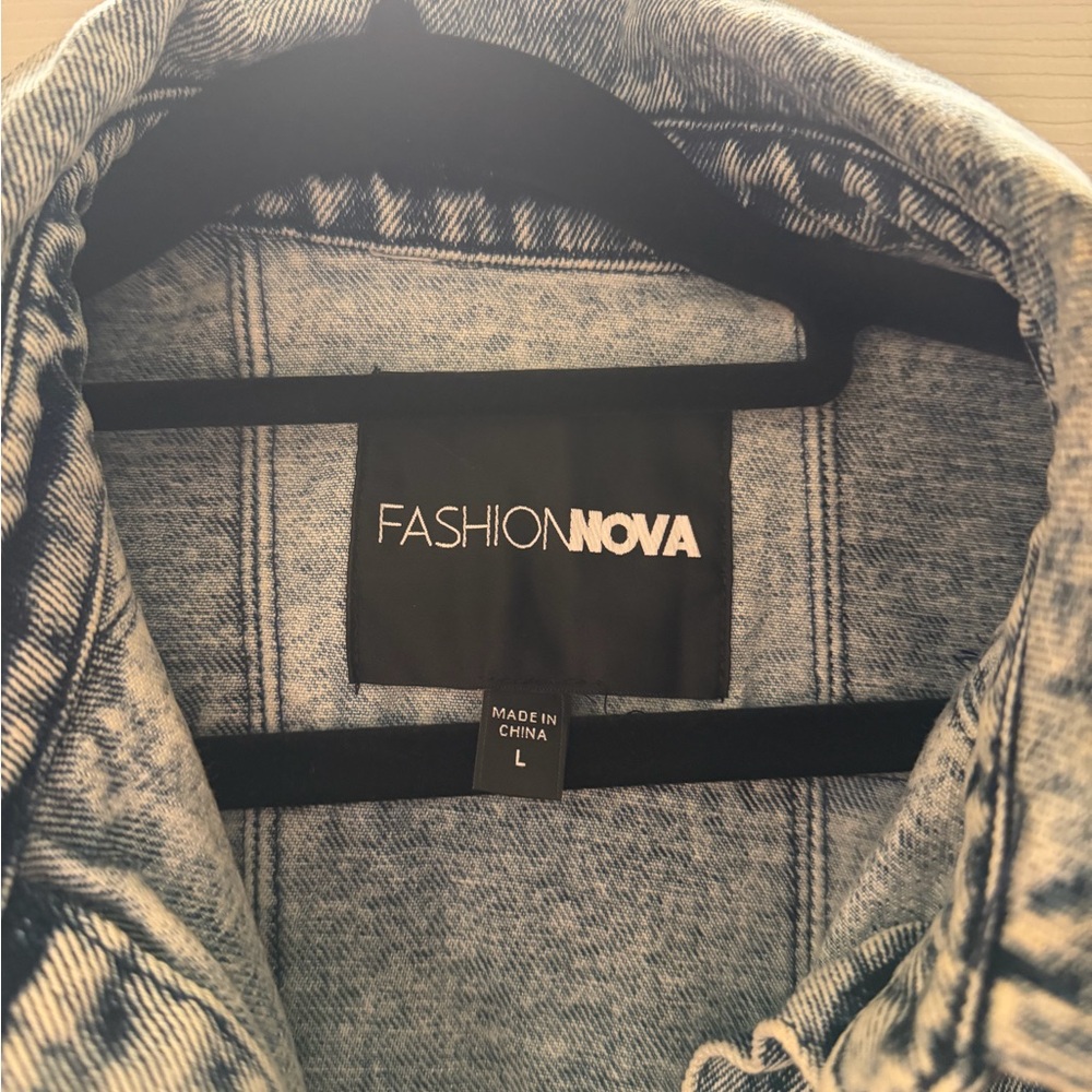 NWOT Fashion Nova Distressed Patchwork Denim Jacket - Picture 4 of 4